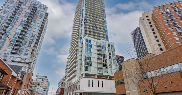 2105-33 Helendale Avenue, Toronto, ON, M4R 1C5 - 2