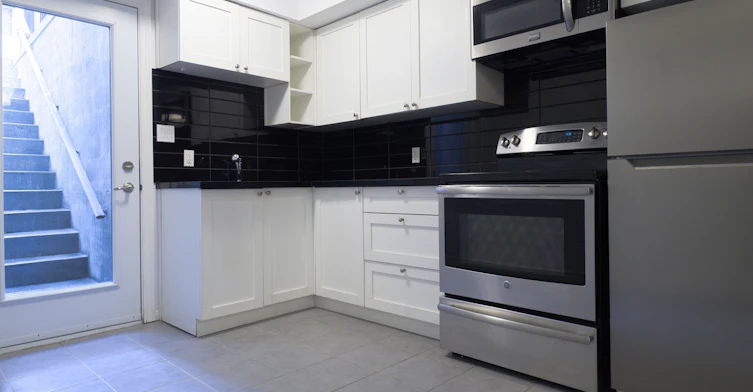 Bsmt-665 Crawford Street, Toronto, ON, M6G 3K1 - 6