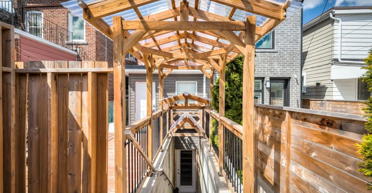 Bsmt-665 Crawford Street, Toronto, ON, M6G 3K1