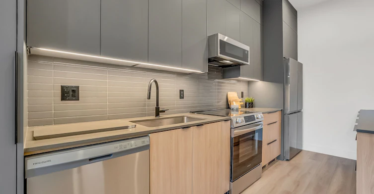 Unit 2-1169 Davenport Road, Toronto, ON, M6H 2G6 - 8