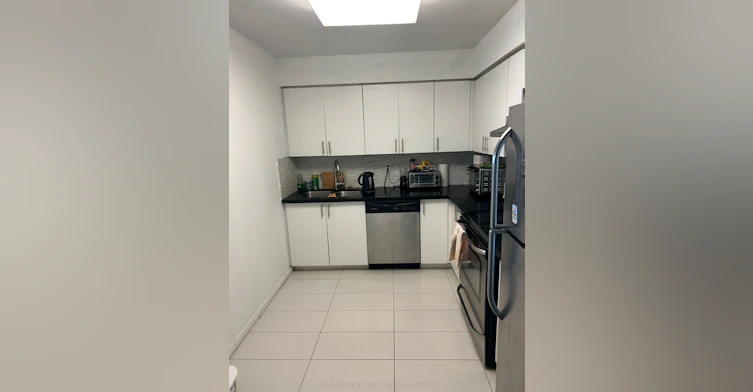 1012-91 Townsgate Drive, Vaughan, ON, L4J 8E8 - 8