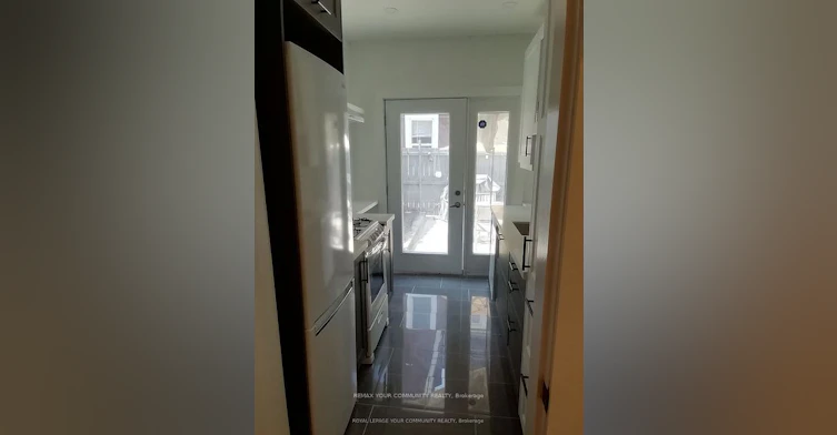 Main-48 Ulster Street, Toronto, ON, M5S 1E3 - 7