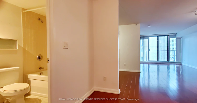 1009-111 Elizabeth Street, Toronto, ON, M5G 1P7 - 11