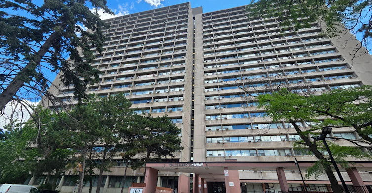 301-100 Leeward Glenway, Toronto, ON, M3C 2Z1 - 2