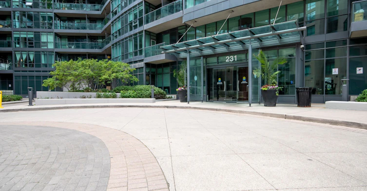 219-231 Fort York Boulevard, Toronto, ON, M5V 1B2 - 3
