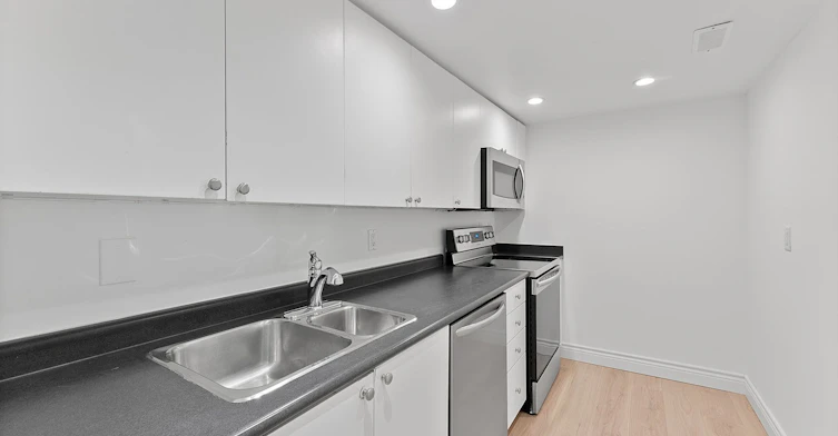 Th B-12 Portland Street, Toronto, ON, M5V 3N6 - 11