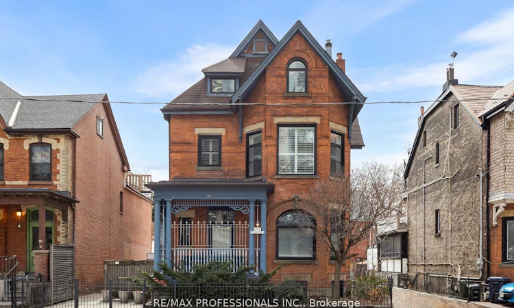 C-253 Wellesley Street E