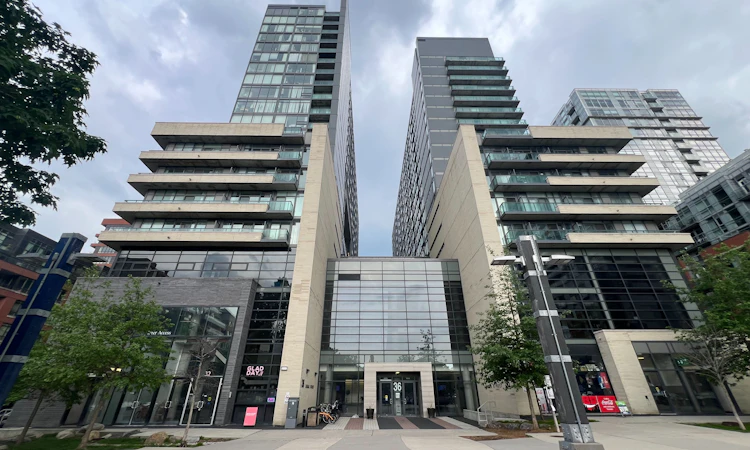 815-36 Lisgar Street