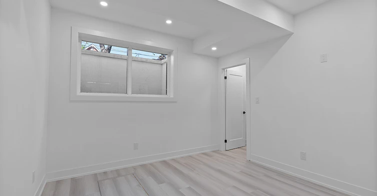 1-587 Oakwood Avenue, Toronto, ON, M6E 2X8 - 12