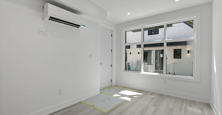 2 - Main-587 Oakwood Avenue, Toronto, ON, M6E 2X8 - 5