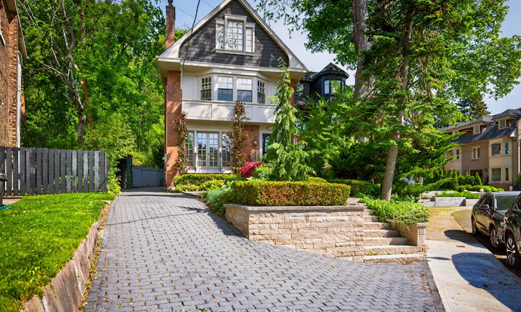 30 Edgewood Crescent
