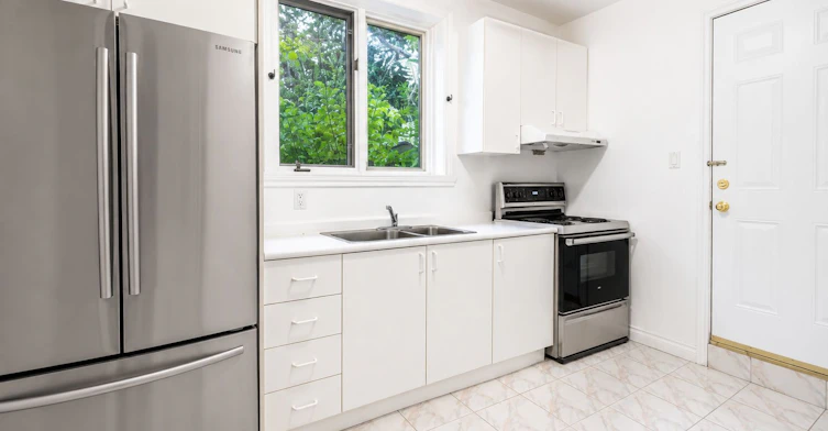 51 Risebrough Avenue, Toronto, ON, M2M 2E2 - 27