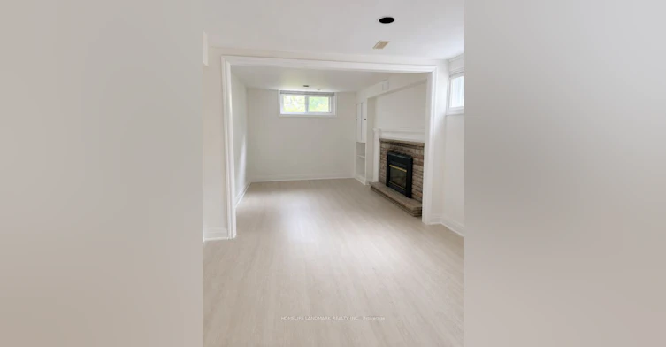 20 Burbank Drive, Toronto, ON, M2K 1M8 - 4