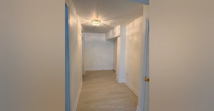 20 Burbank Drive, Toronto, ON, M2K 1M8 - 7