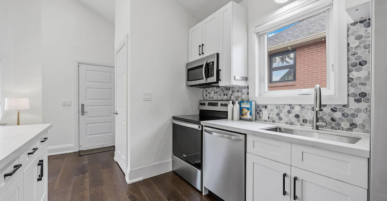 568 Northcliffe Boulevard, Toronto, ON, M6E 3L7 - 14