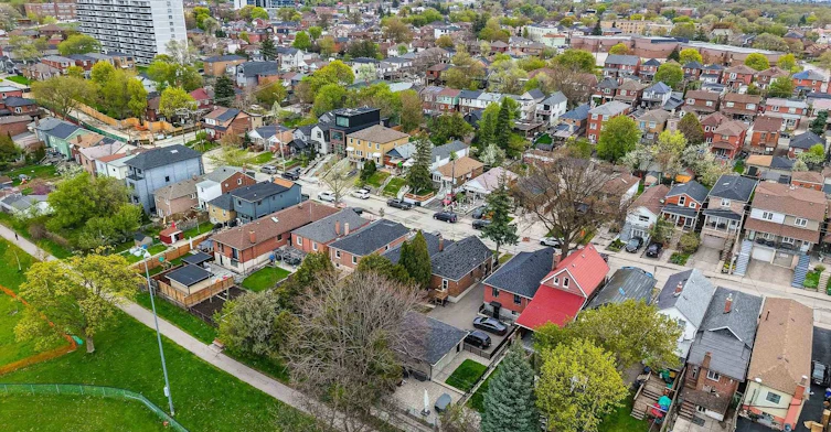 568 Northcliffe Boulevard, Toronto, ON, M6E 3L7 - 48