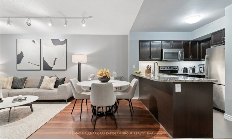3108-19 Grand Trunk Crescent