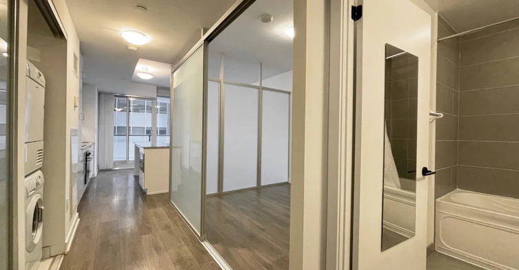 2507-426 University Avenue, Toronto, ON, M5G 1S9 - 6