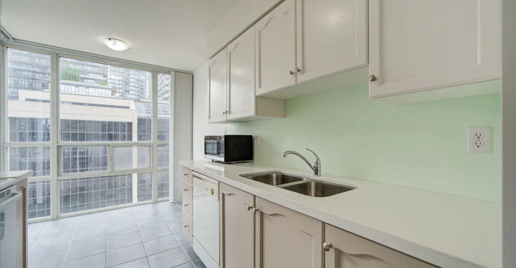 1003-43 Eglinton Avenue E, Toronto, ON, M4P 1A2 - 6