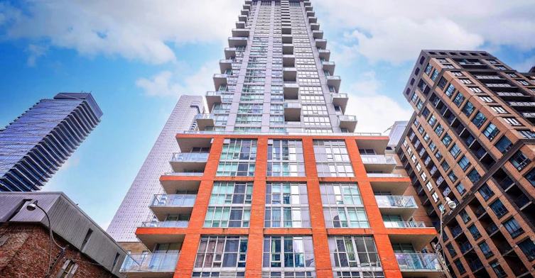 1208-126 Simcoe Street, Toronto, ON, M5H 4E6