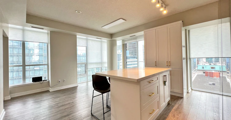 1208-126 Simcoe Street, Toronto, ON, M5H 4E6 - 3
