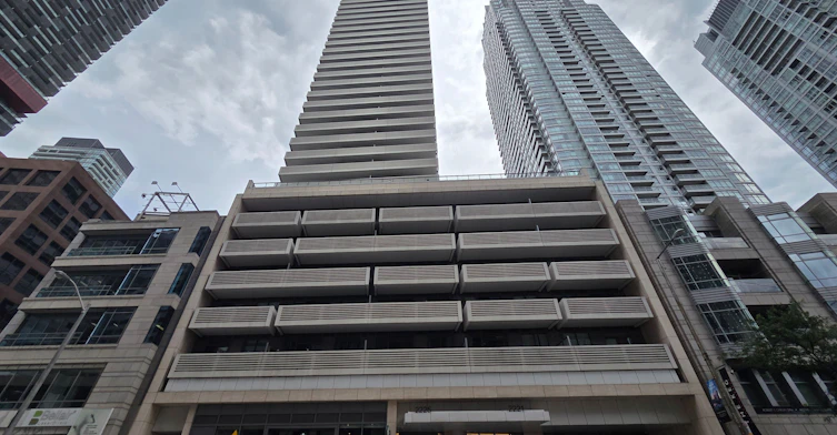 1601-2221 Yonge Street, Toronto, ON, M4S 0B8