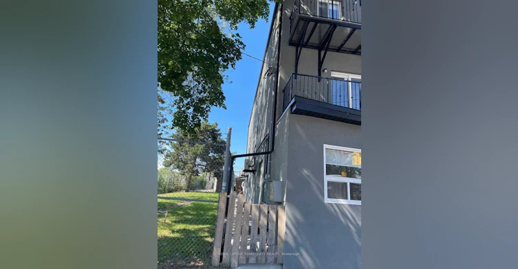 3-646 Lansdowne Avenue, Toronto, ON, M6H 3Y7 - 2