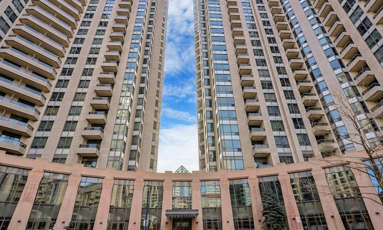 929-15 Northtown Way