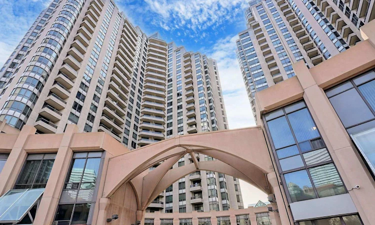 929-15 Northtown Way