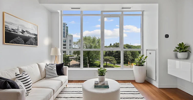 534-628 Fleet Street, Toronto, ON, M5V 1A8