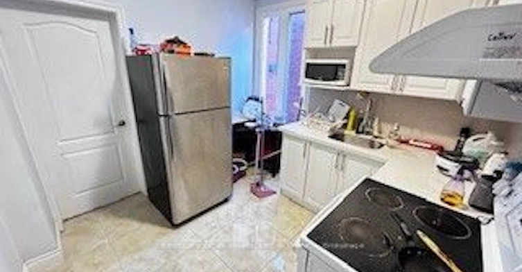 203-475 Bathurst Street, Toronto, ON, M5T 2S9