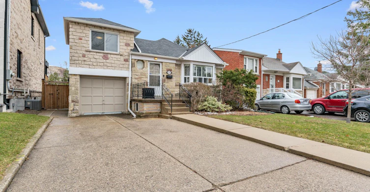 23 Allingham Gardens, Toronto, ON, M3H 1X7 - 2