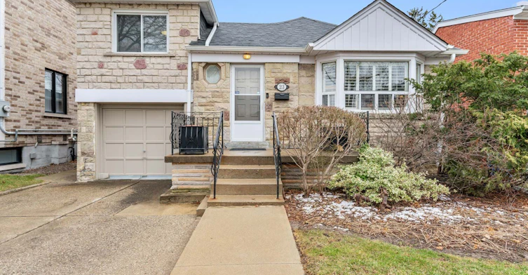 23 Allingham Gardens, Toronto, ON, M3H 1X7 - 3