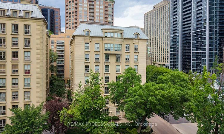 702-88 Charles Street E