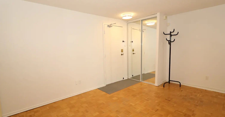 919-89 Mccaul Street, Toronto, ON, M5T 2X3 - 17