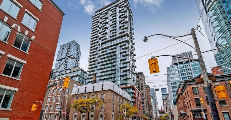 402-126 Simcoe Street, Toronto, ON, M5H 4E6