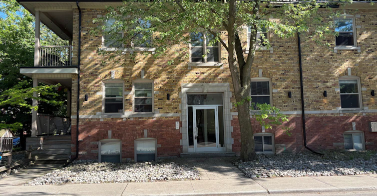 3-129 Ulster Street, Toronto, ON, M6G 1E7