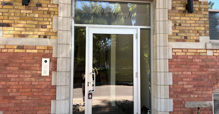 3-129 Ulster Street, Toronto, ON, M6G 1E7 - 3
