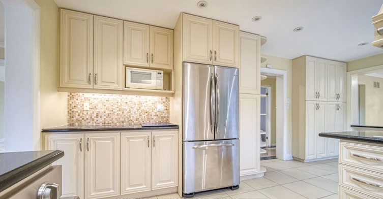 7 Bramble Drive, Toronto, ON, M3B 2E9 - 7