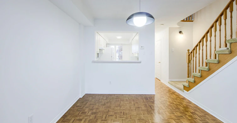 25 Warner Avenue, Toronto, ON, M4A 2X1 - 3