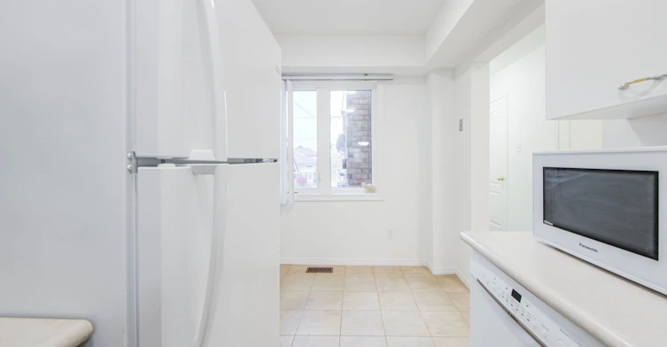 25 Warner Avenue, Toronto, ON, M4A 2X1 - 6
