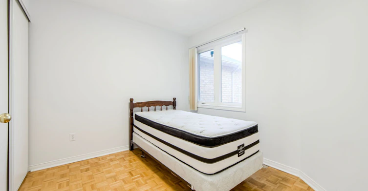 25 Warner Avenue, Toronto, ON, M4A 2X1 - 18