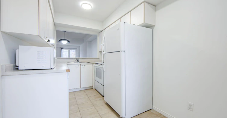 25 Warner Avenue, Toronto, ON, M4A 2X1 - 4