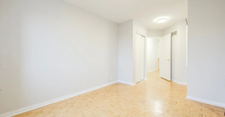 25 Warner Avenue, Toronto, ON, M4A 2X1 - 26