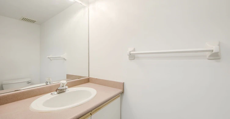 25 Warner Avenue, Toronto, ON, M4A 2X1 - 13