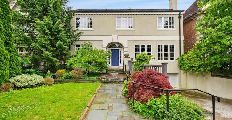 17 Cheltenham Avenue, Toronto, ON, M5N 1N6