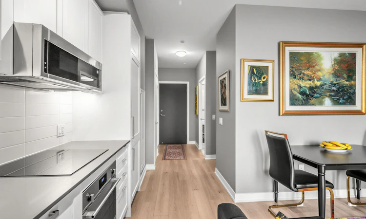 703-250 Lawrence Avenue W