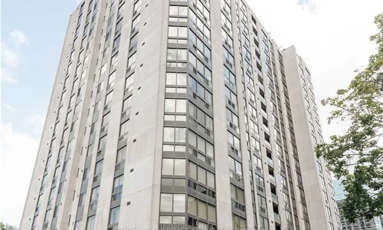501-5 Kenneth Avenue