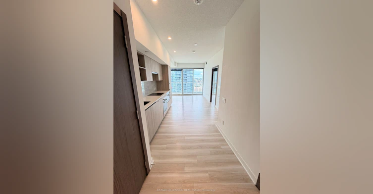 3209-17 Bathurst Street, Toronto, ON, M5V 0N1 - 3