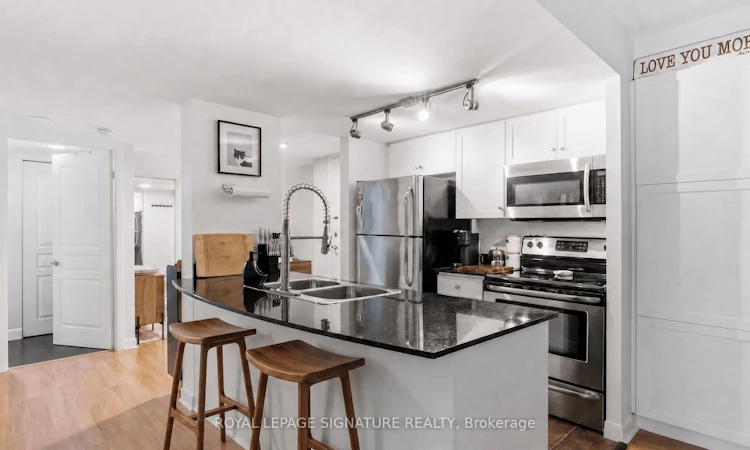 704-323 Richmond Street E